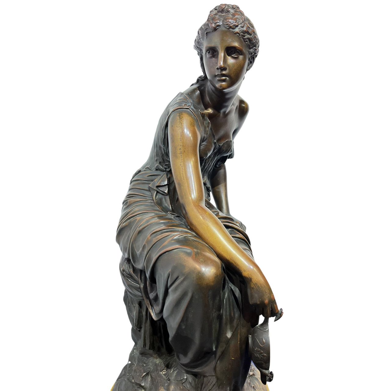 青铜女性人物雕像