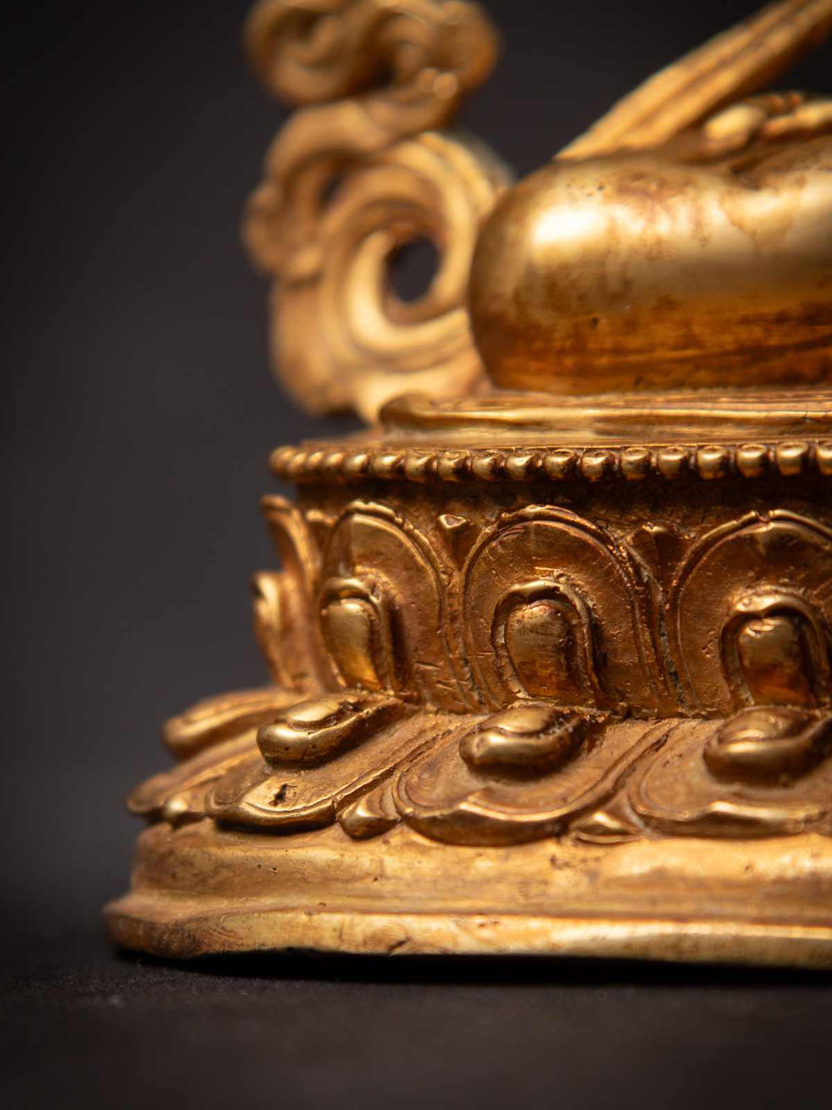 黄铜尼泊尔观世音菩萨雕像