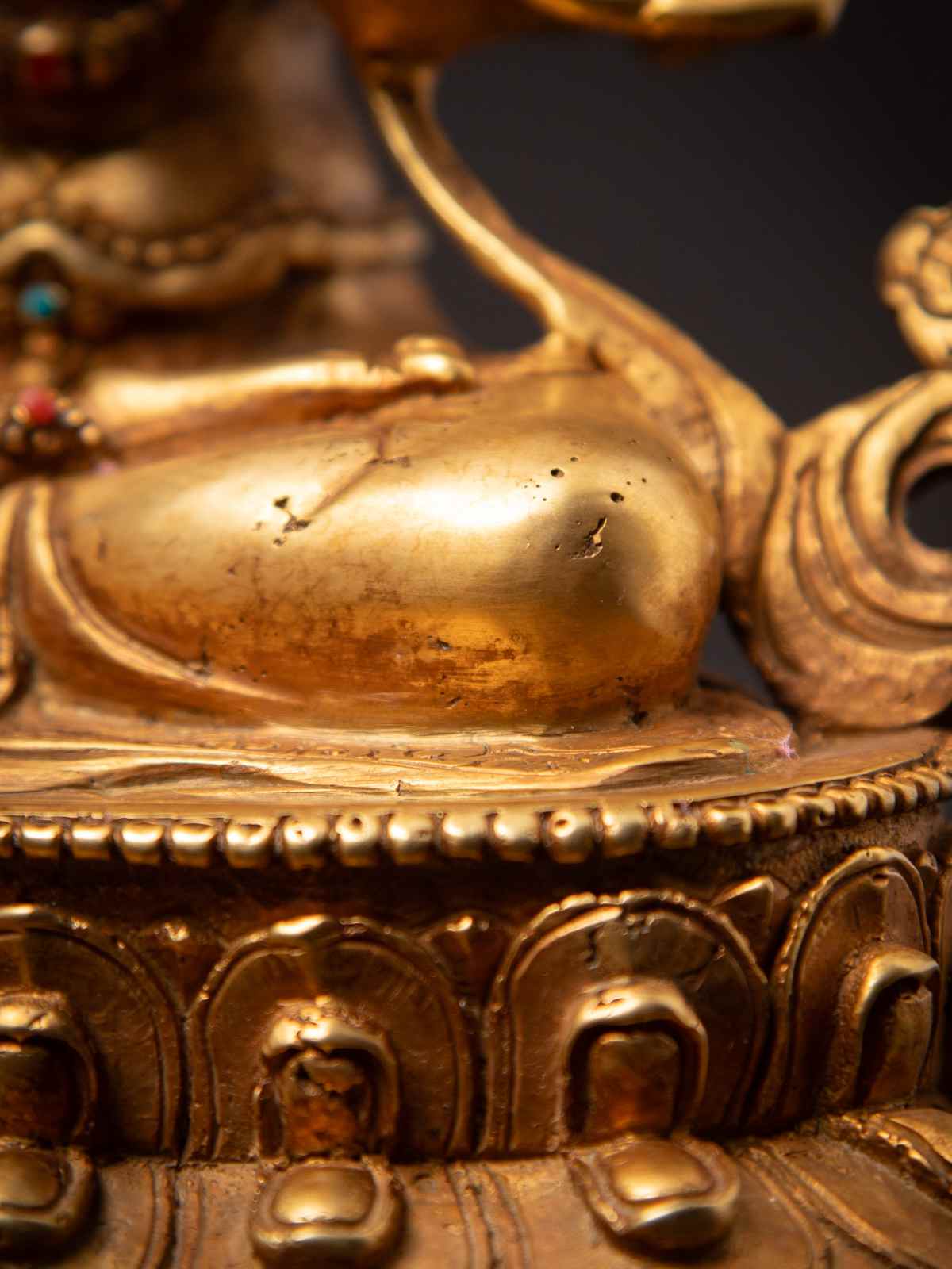 黄铜尼泊尔观世音菩萨雕像